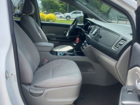 Used 2021 Kia Sedona LX FWD image 14