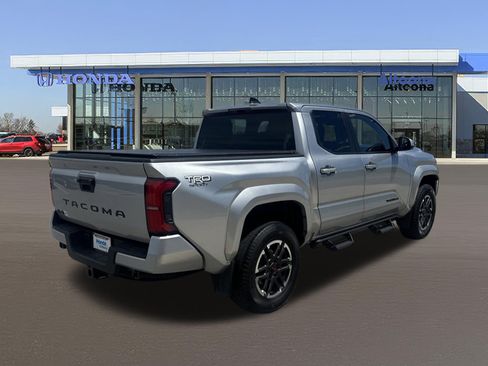 Used 2024 Toyota Tacoma TRD Sport AWD/4WD image 4
