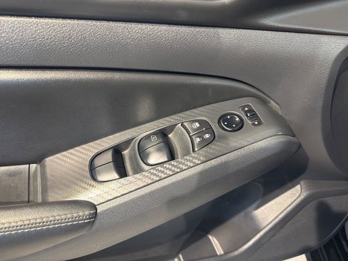 Used 2024 Nissan Altima 2.5 SV image 16