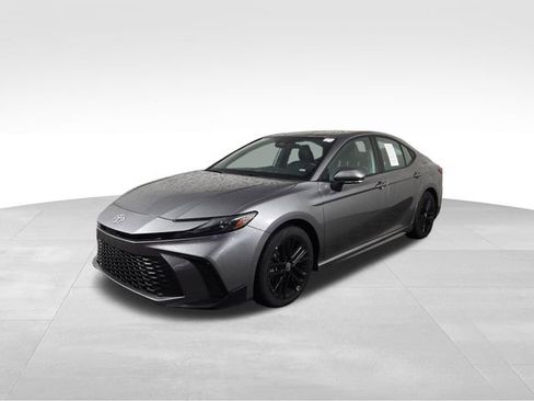Used 2025 Toyota Camry SE FWD image 2