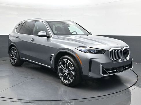 Used 2026 BMW X5 xDrive40i w/ Climate Comfort Package image 2