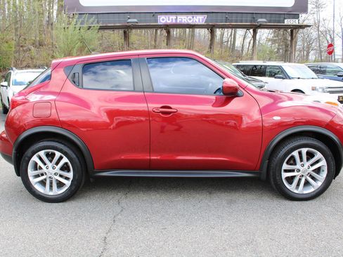 Used 2011 Nissan Juke SV w/ Interior Illumination Pkg image 6