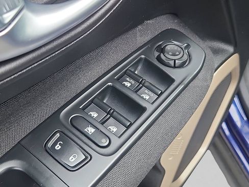 Used 2016 Jeep Renegade Latitude w/ Cold Weather Group AWD/4WD image 25