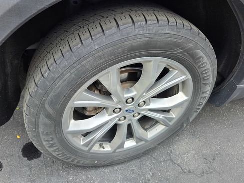 Used 2020 Ford Explorer XLT w/ Equipment Group 202A AWD/4WD image 7