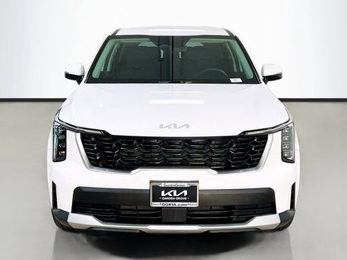 Certified 2024 Kia Sorento LX image 2