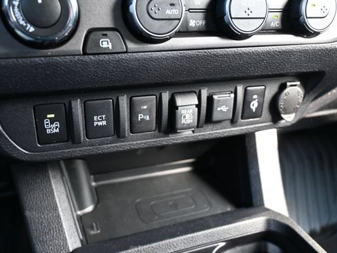 Used 2023 Toyota Tacoma TRD Off-Road image 29