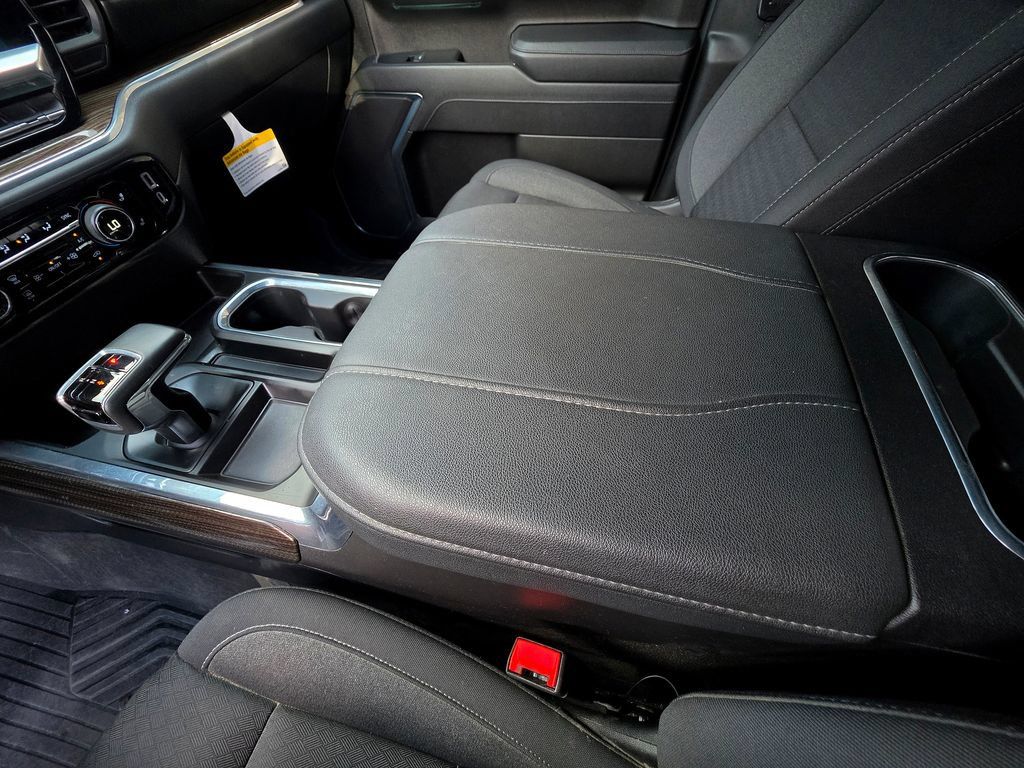 Used 2025 Chevrolet Silverado 1500 LT AWD/4WD image 46