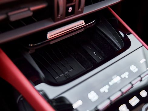 Used 2024 Porsche Cayenne Coupe image 66