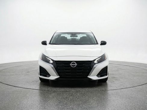 Used 2025 Nissan Altima 2.5 SV image 2