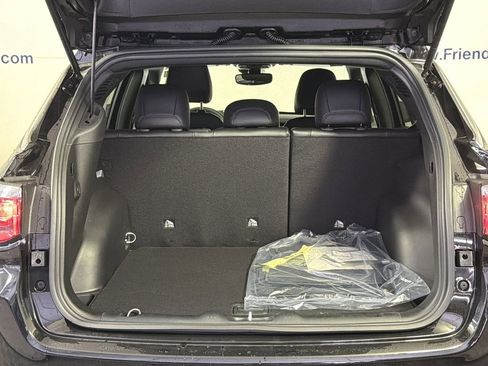 New 2026 Jeep Compass Limited image 8