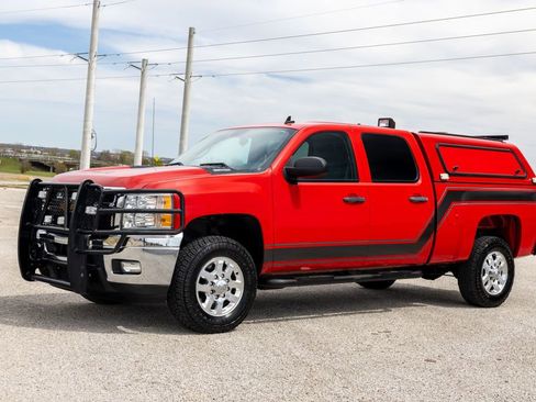 Used 2014 Chevrolet Silverado 2500 LT w/ Interior Plus Package image 3