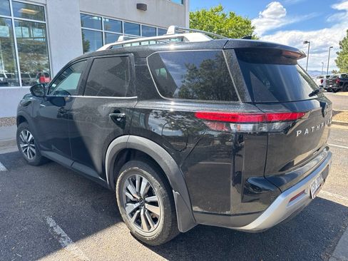 Used 2023 Nissan Pathfinder SL AWD/4WD image 2