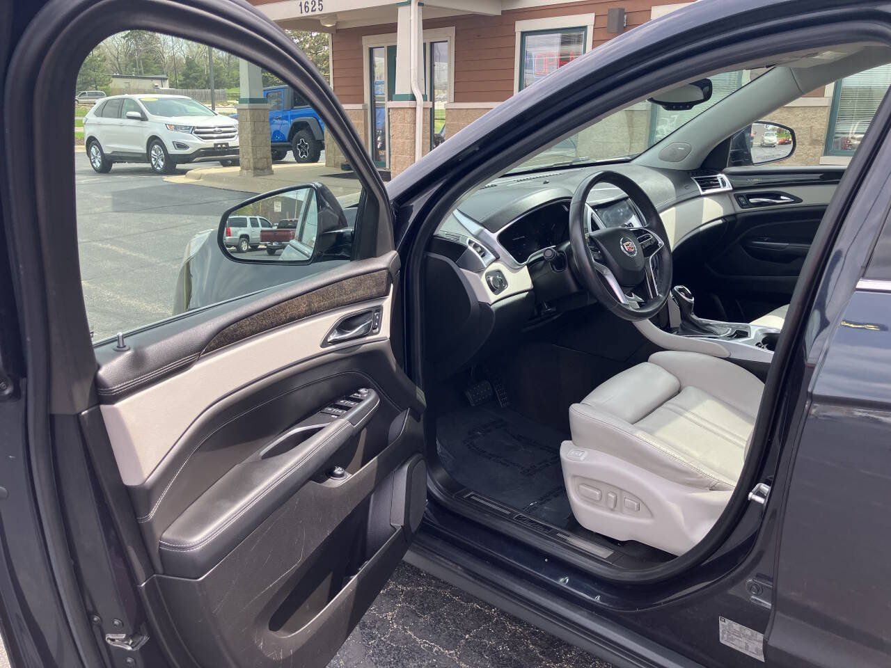Used 2016 Cadillac SRX Luxury w/ Driver Awareness Package AWD/4WD image 9