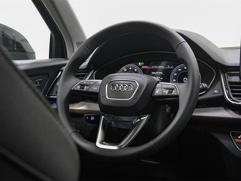 Certified 2025 Audi Q5 2.0T Premium Plus image 18