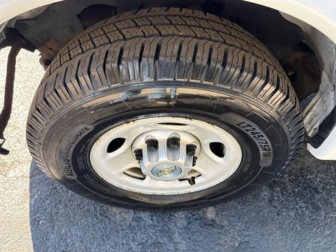 Used 2012 Chevrolet Express 2500 image 11