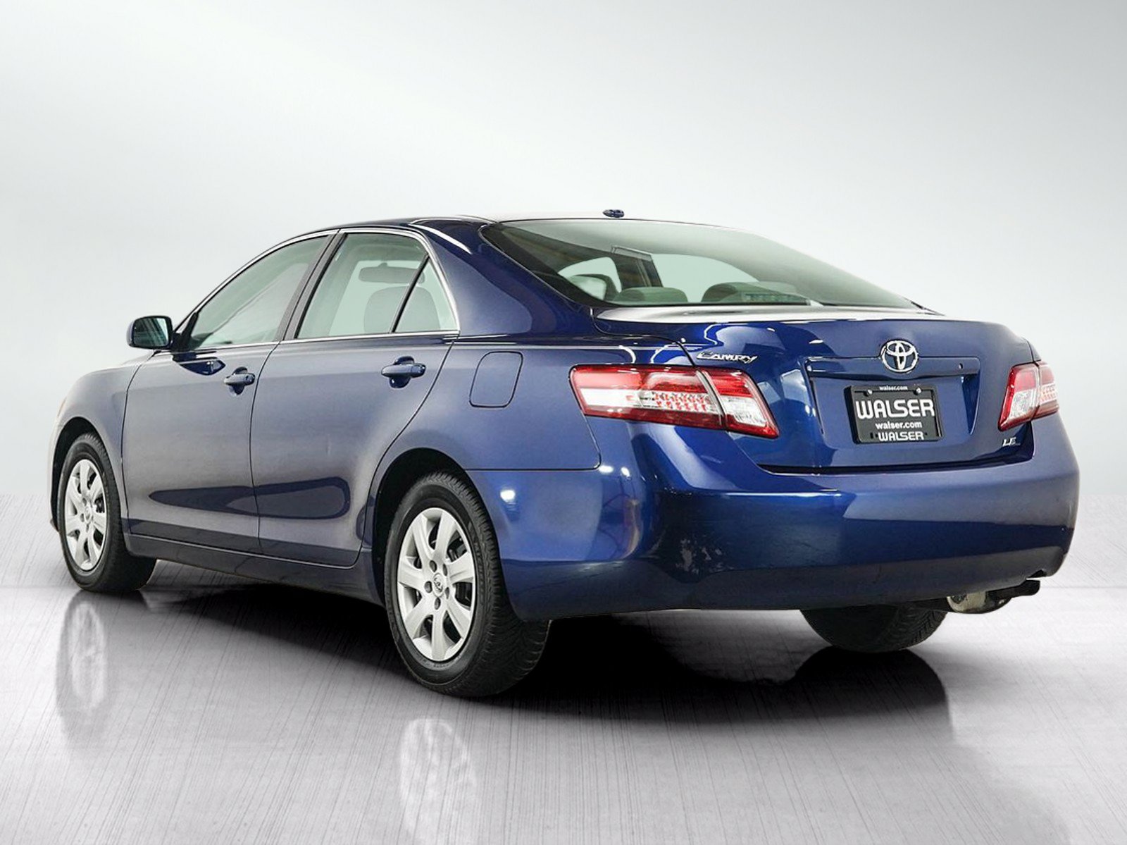 Used 2011 Toyota Camry LE FWD image 3