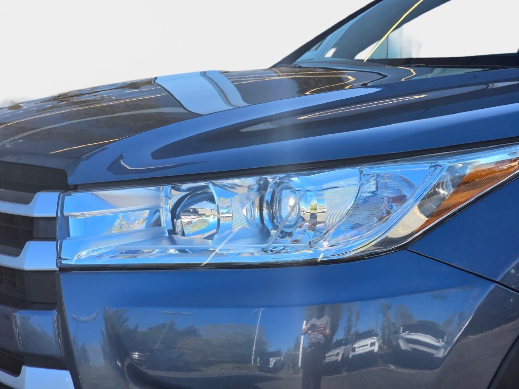 Used 2019 Toyota Highlander XLE AWD/4WD image 36