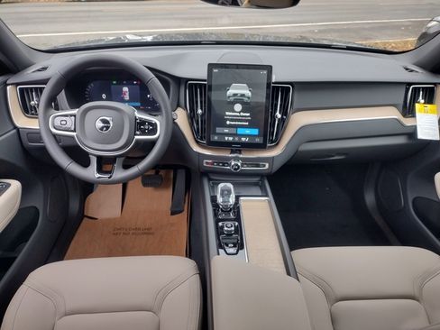 New 2026 Volvo XC60 B5 Plus w/ Climate Package image 22