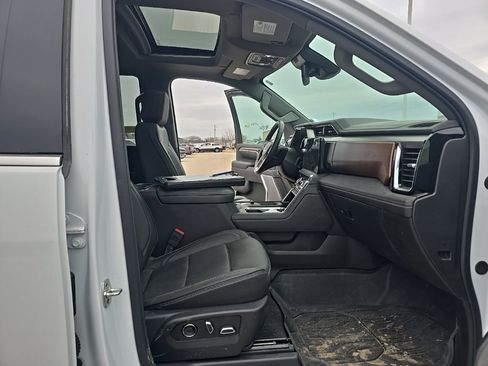 Used 2025 GMC Sierra 3500 Denali image 15