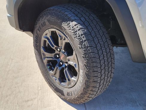 Used 2025 GMC Canyon Elevation w/ Convenience Package image 11