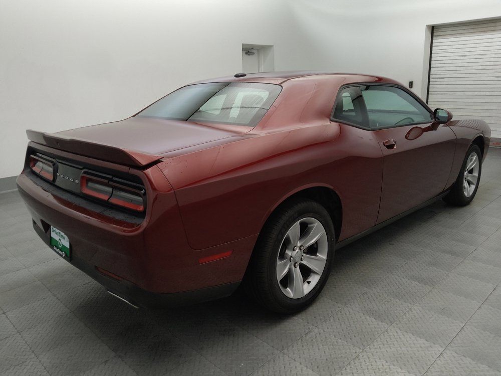 Used 2021 Dodge Challenger SXT w/ Driver Convenience Group RWD image 9