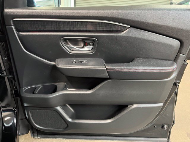 Used 2025 Honda Pilot Black Edition image 11
