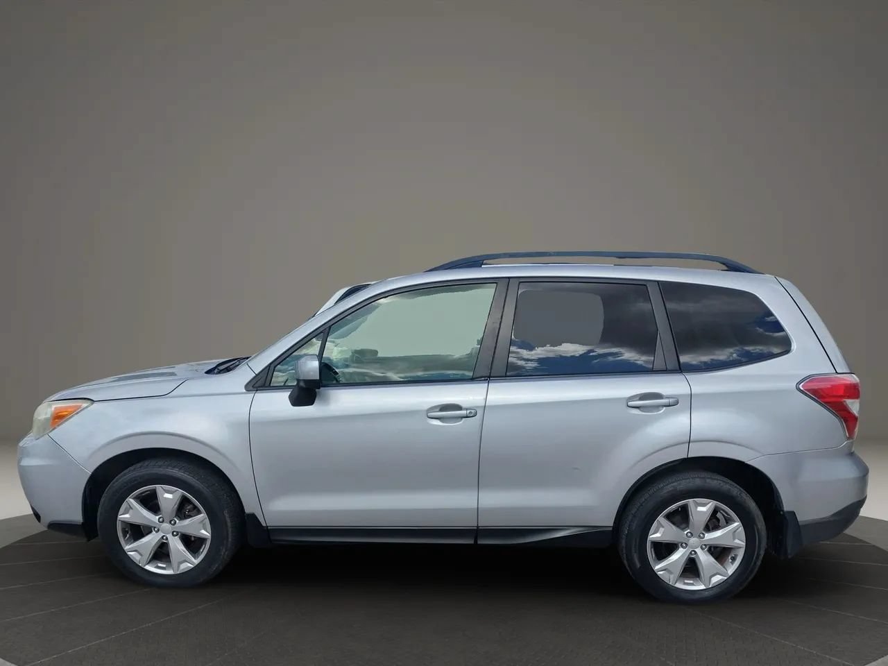Used 2014 Subaru Forester 2.5i Premium AWD/4WD image 2