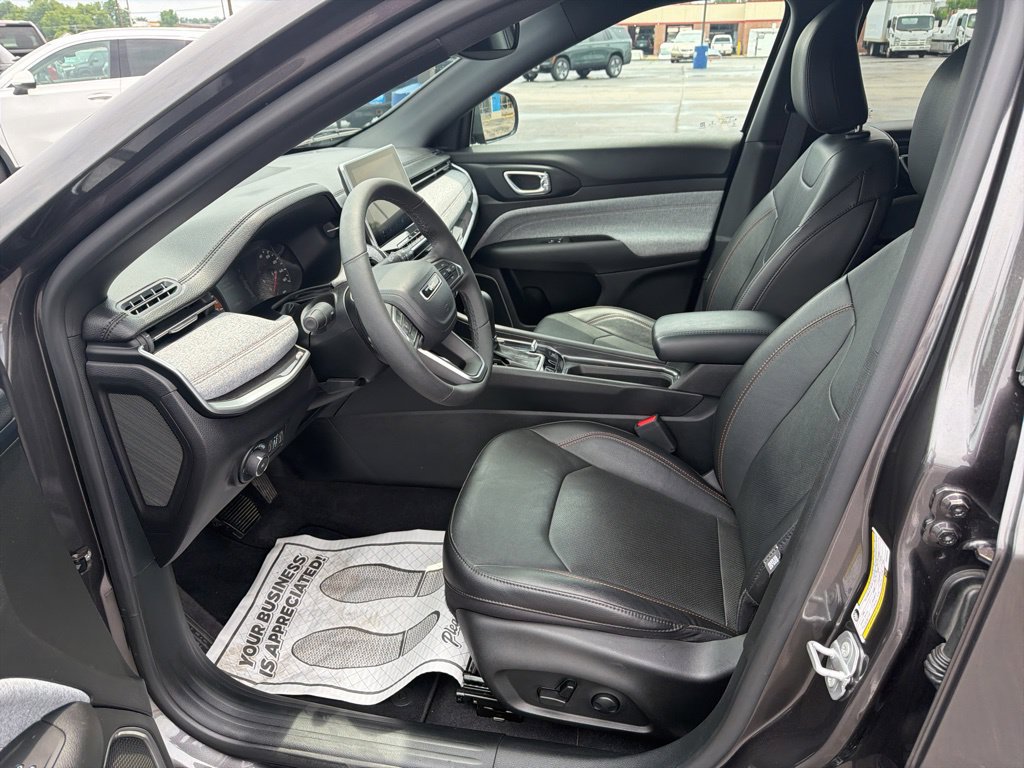 Used 2023 Jeep Compass Latitude AWD/4WD image 17