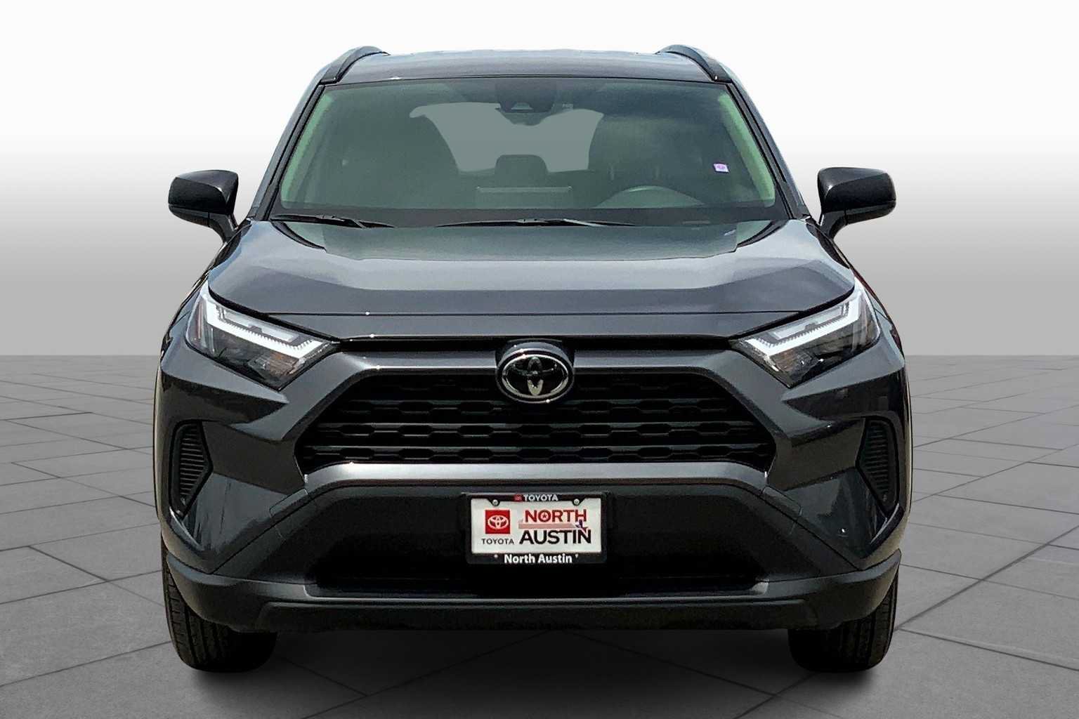 Used 2025 Toyota RAV4 LE AWD/4WD image 4