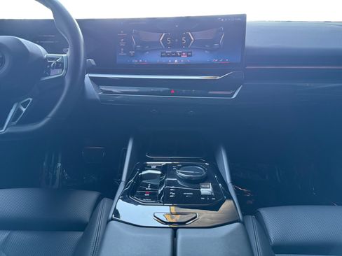 Used 2024 BMW 530i w/ M Sport Package RWD image 11