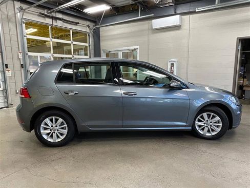 Used 2018 Volkswagen Golf S image 6