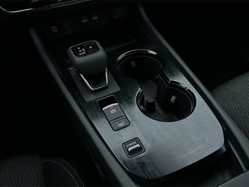 Certified 2025 Nissan Rogue SV image 19