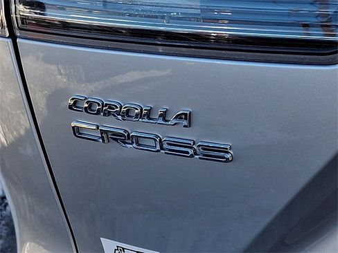 Used 2024 Toyota Corolla Cross XLE image 28