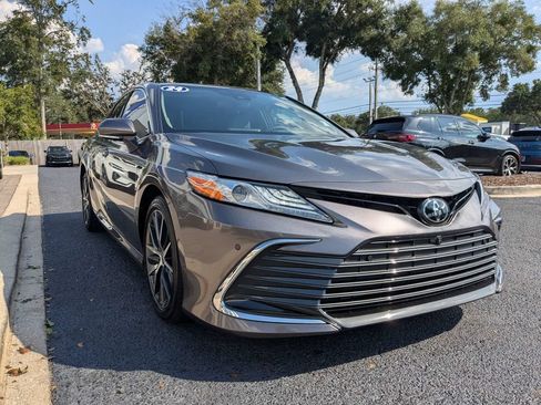 Used 2024 Toyota Camry XLE w/ Navigation Package FWD image 8