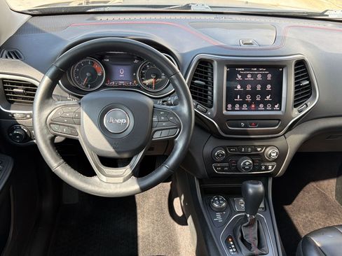 Used 2019 Jeep Cherokee Trailhawk w/ Comfort/Convenience Group AWD/4WD image 27