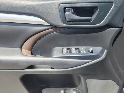 Certified 2018 Toyota Highlander Plus FWD image 21
