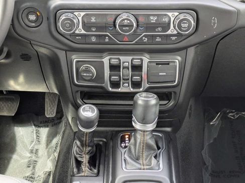 Used 2021 Jeep Wrangler Unlimited Sahara AWD/4WD image 19