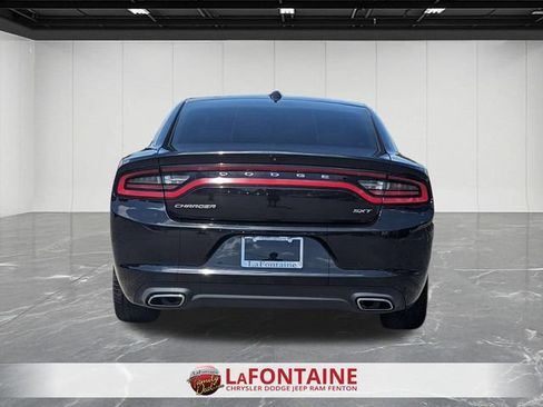 Used 2016 Dodge Charger SXT w/ Navigation & Travel Group RWD image 4