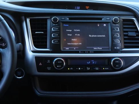 Used 2016 Toyota Highlander XLE image 12