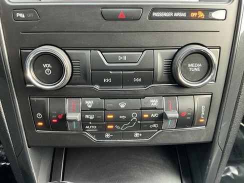 Used 2019 Ford Explorer XLT w/ Equipment Group 202A image 8