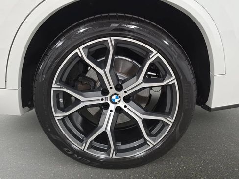 Used 2021 BMW X5 xDrive40i w/ M Sport Package AWD/4WD image 28