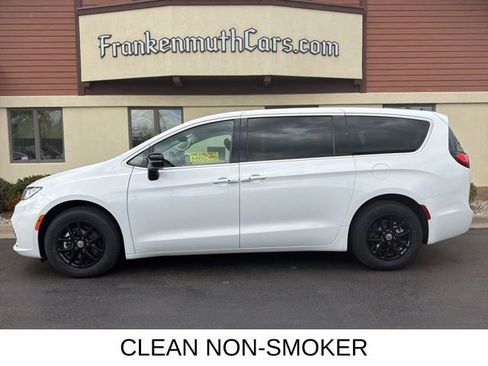 Used 2024 Chrysler Pacifica Touring-L FWD image 7