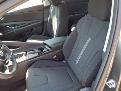 New 2026 Hyundai Elantra SE FWD image 8