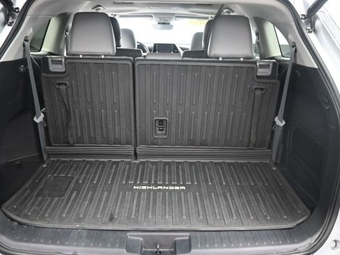 Used 2022 Toyota Highlander XLE image 24