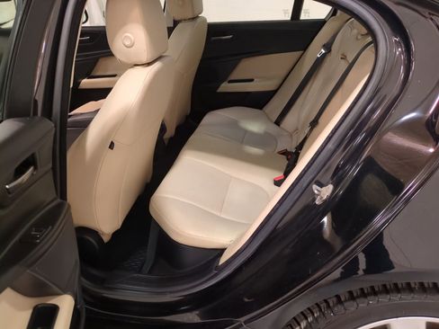 Used 2018 Jaguar XE Premium image 14