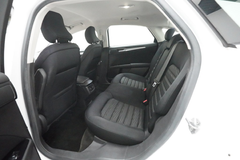 Used 2016 Ford Fusion SE FWD image 15