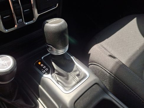 Used 2023 Jeep Gladiator Sport AWD/4WD image 30