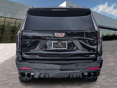 Certified 2025 Cadillac Escalade ESV V image 3