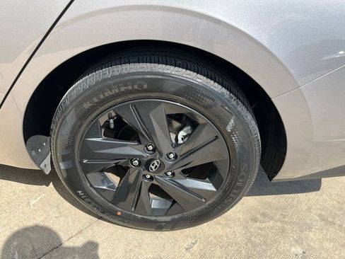 Used 2023 Hyundai Elantra SEL FWD image 11