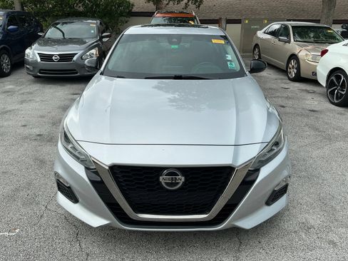 Used 2020 Nissan Altima 2.5 SR w/ Premium Package FWD image 3